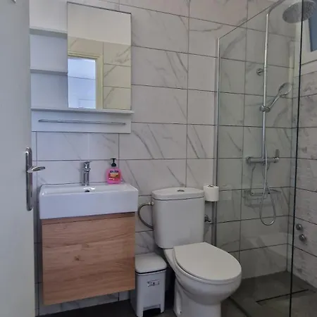 アパート Annoula And